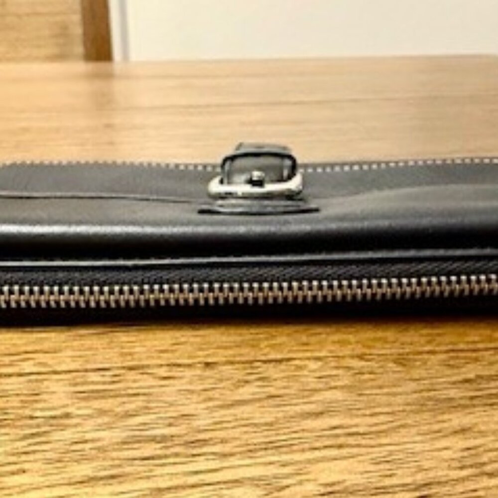 COACH "SOHO" Vintage Leather Wristlet - Picture 10 of 14